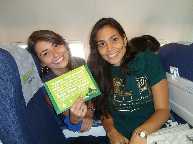 Janaina e Fabiana no avião...